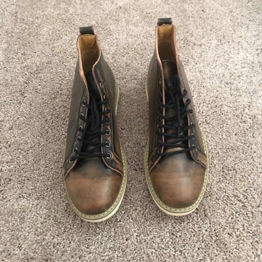 New men’s lace up boots